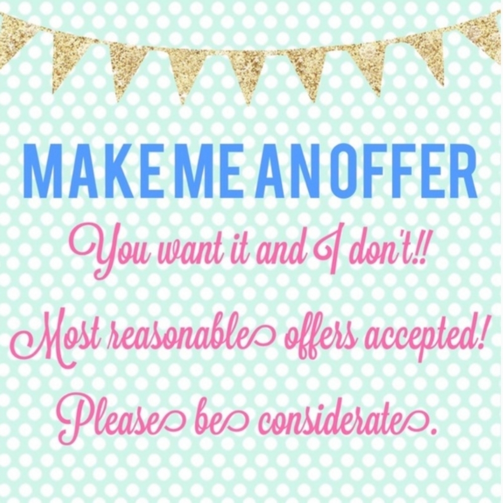 👚All reasonable offers considered! BUNDLE & SAVE!